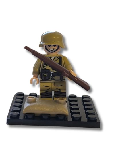Katonai építőjáték figura műanyag vitrinben - világháborús német katona, Africa Corps