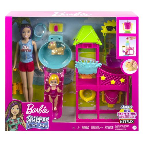 Barbie - Bébiszitter Barbie baba vízicsúszdával és kisbabával  