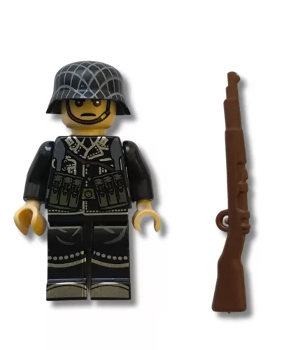 Katonai építőjáték figura - világháborús német gyalogos katona